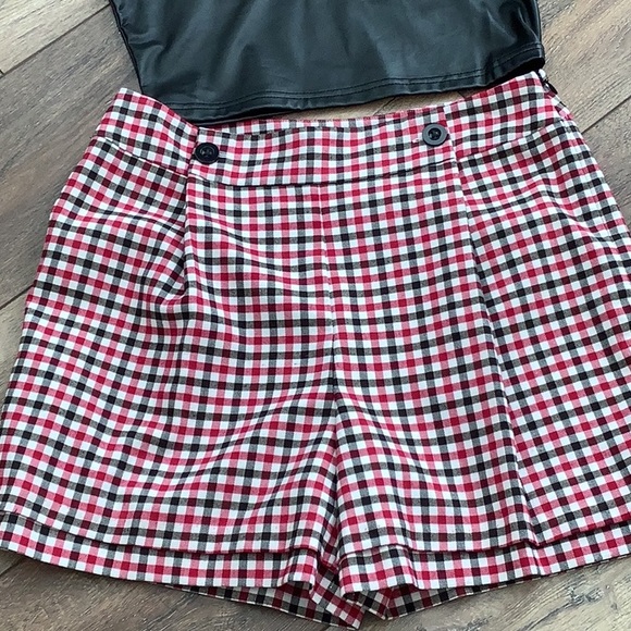 Fashion Star Plaid Shorts 🖤❤️🖤❤️🖤 - Picture 2 of 5